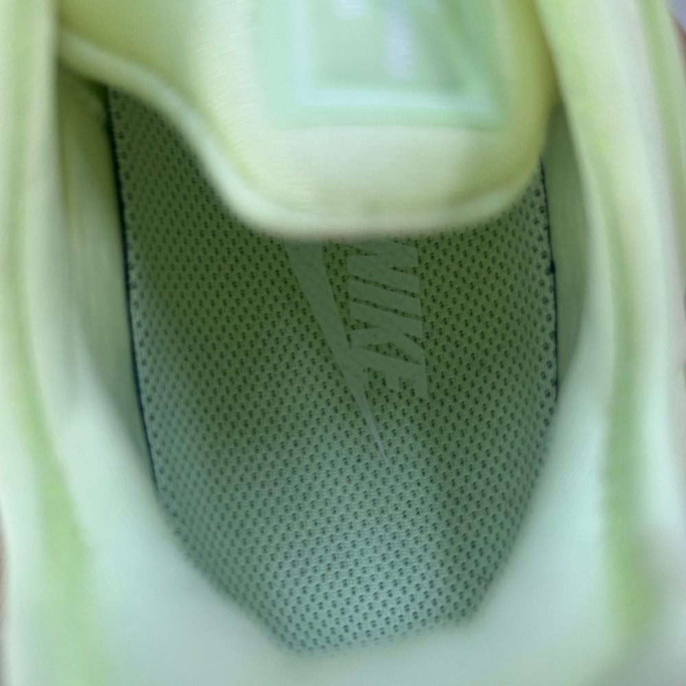 Nike Air VaporMax Plus Barely Volt Lime Ice DJ3023-700 Women Size 6 Running Shoe - Picture 6 of 8